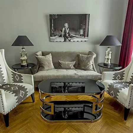 호텔 St. Petersbourg - Small Luxury Of The World