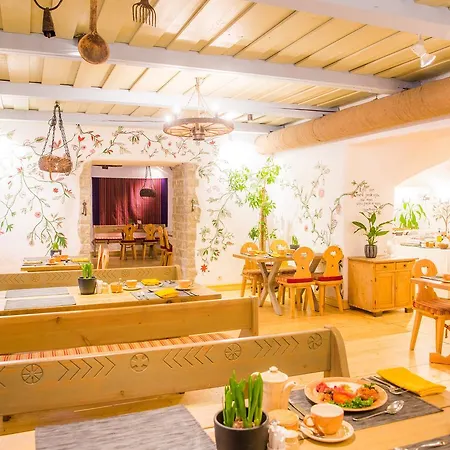 St. Petersbourg - Small Luxury Of The World