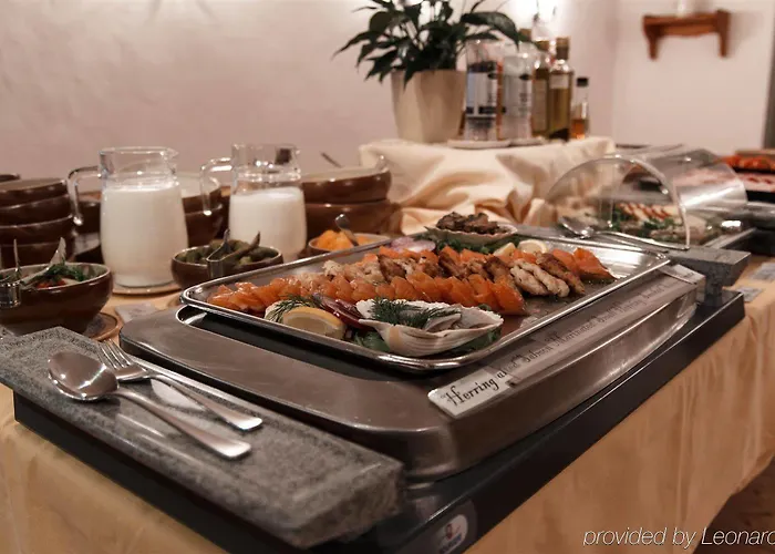 St. Petersbourg - Small Luxury Of The World